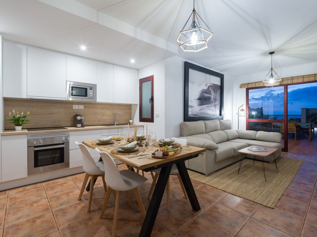 Giraud II – Secluded beachfront