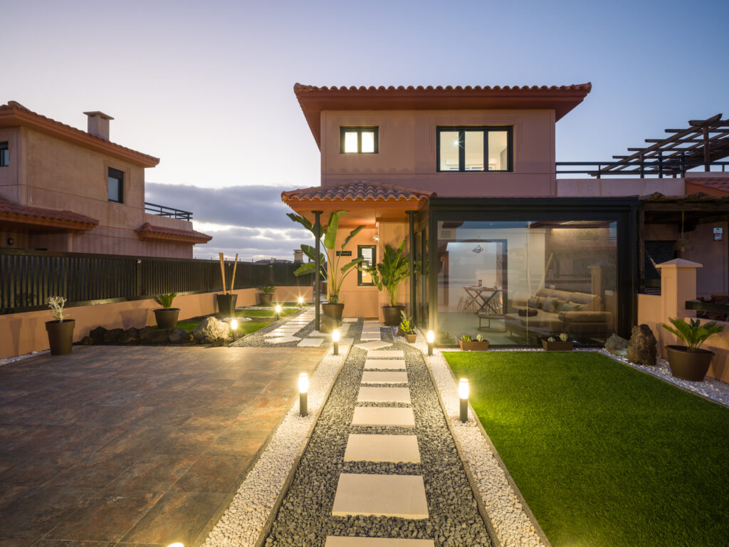 Giraud I – Villa with Jacuzzi & Pool near Corralejo