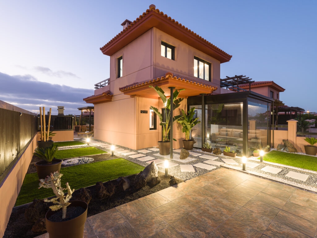 Giraud I – Villa with Jacuzzi & Pool near Corralejo