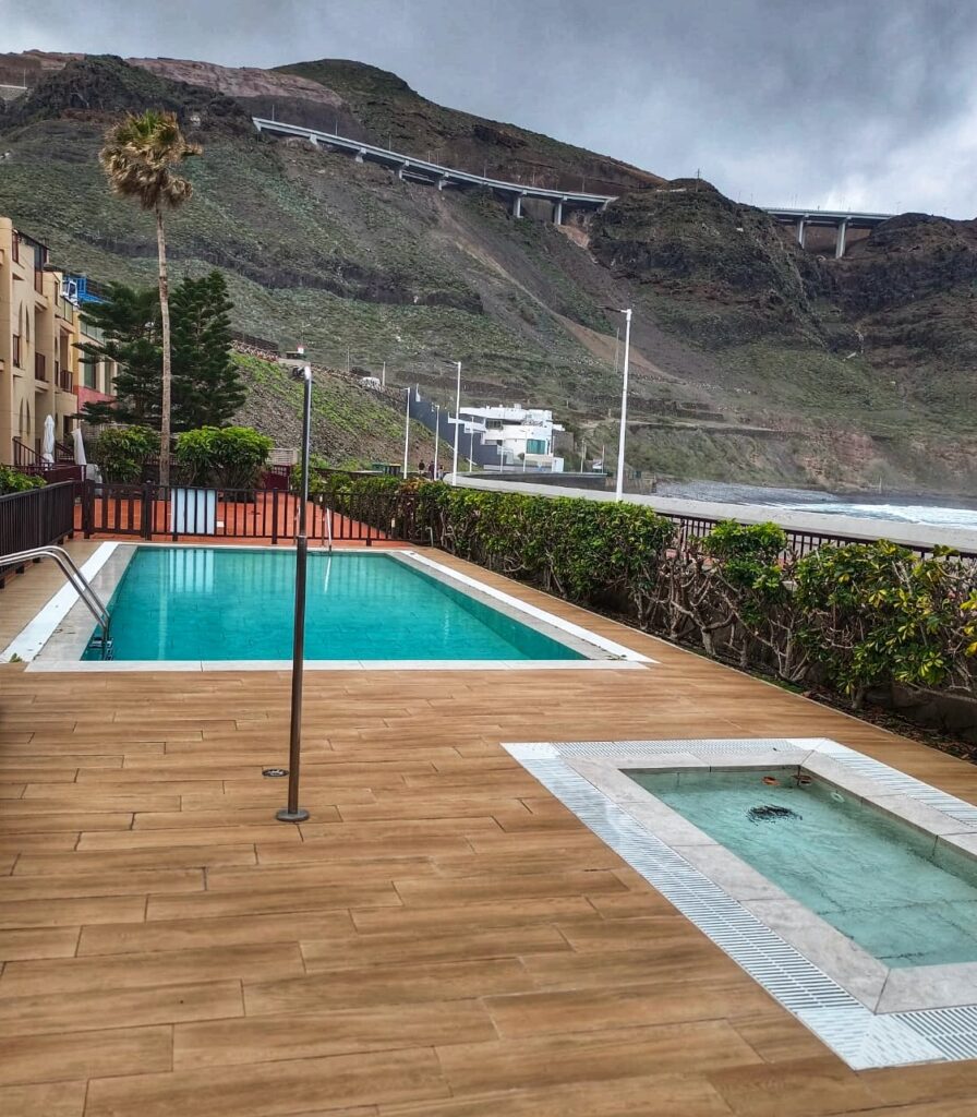 Giraud II – Beachfront Duplex, Pool & 46 m² Sea-View Terrace